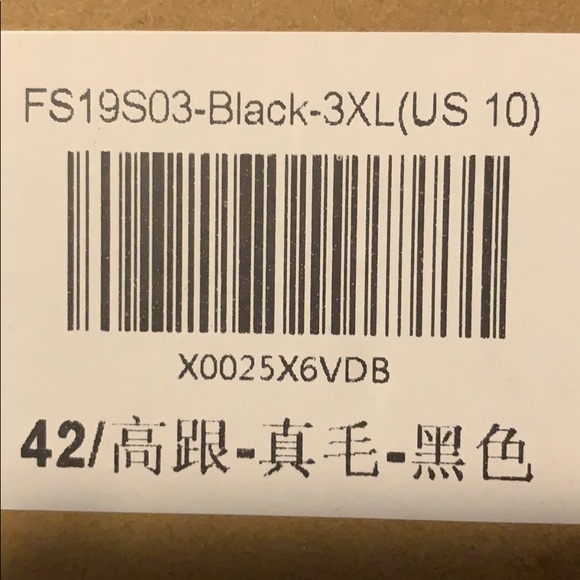 Women’s size 10 slippers (slides). - Picture 4 of 4